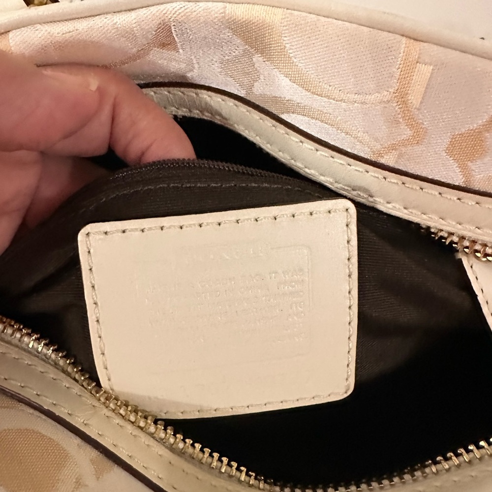 Coach Cream and Tan Shoulder Bag - Picture 10 of 13